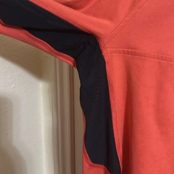 EUC Vineyard Vines Performance Athletic Quarter Zip Pullover Medium - Picture 4 of 6